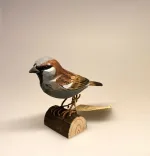 House sparrow, spurvefugl, danske fugle, fugle i farver, fuglefigur, model, træfugl, træfigur, wildlife garden, decobird, ornitolog, ornitologisk, samler, fugle, fugl, fugle entusiast, natur, den danske natur, fugleliv, gave, gaveide, jeg kigger på fugle, realistisk, naturlig, naturelsker, Biti, Ribe,Naturens fugle af træ - Gråspurv