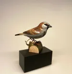 House sparrow, spurvefugl, danske fugle, fugle i farver, fuglefigur, model, træfugl, træfigur, wildlife garden, decobird, ornitolog, ornitologisk, samler, fugle, fugl, fugle entusiast, natur, den danske natur, fugleliv, gave, gaveide, jeg kigger på fugle, realistisk, naturlig, naturelsker, Biti, Ribe,Naturens fugle af træ - Gråspurv