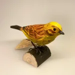 Naturens fugle af træ - Gulspurv, Wildlife Garden, svenske, træfugle, naturlige, fugle af træ, håndlavede træfugle, fuglefigur, fugle, fugl, naturtro, realistiske, skala, 1:1, fuglefigurer, naturelskere, udeliv, udendørsliv, nature, fugle i haven, fugle i farver, fauna, naturlige fugle, ornitolog, ornitologiske, ægte, flot, håndværk, kunsthåndværk, jeg kigger på fugle, fugleinteresseret, ting med fugle, fuglekikkert, gaveide, gave, dekobirds, deco bird, dekorationsfugl, dekorativ, håndsnittede, Biti, Ribe, sort sol, vadehavet, nationalpark