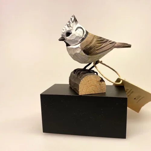 Topmejse, crested tit, mejse, havens fugle,Naturens fugle af træ - Halemejse, long-tailed tit, spurvefugl, danske fugle, fugle i farver, fuglefigur, model, træfugl, træfigur, wildlife garden, decobird, ornitolog, ornitologisk, samler, fugle, fugl, fugle entusiast, natur, den danske natur, fugleliv, gave, gaveide, jeg kigger på fugle, realistisk, naturlig, naturelsker, Biti, Ribe,Naturens fugle af træ - Topmejse