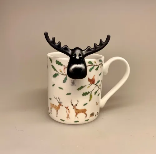 Tesi - Te si til krus - Elg Sort, Tesi - Te si til krus - Elg Grøn, eucalyptus, eukalyptus, grøn, tesi, te, tedrikker, esker te, gave, gaveide, grågrøn, gavekurv, special, personlig, gave, kop, krus, løs te, tebrygning, urtete, tekop, tekrus, hygge, varm kop te, biti, ribe, elg, elge, elgsdyr, elsdyr, sverige