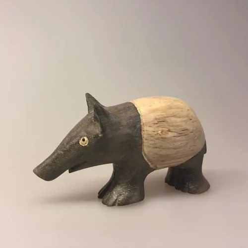 Tapir - Håndskåret af Træ, schabrackentapir, mellem, cw-39M, tapirer, tapirpapir, sjove, vilde, dyr, zoo, zoologisk have, myresluger, tryne, gris, bælte, træfigur, trædyr, håndlavet, håndsnittede, håndlavede, træskærearbejde, træsnit, trædyr, dyr af træ, zoolog, biologi, færdig, biolog, dyrepasser, symbolsk, gave, gaveide, biti, ribe