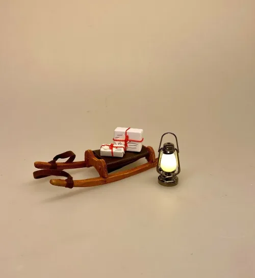 miniature Lygte sølv der kan lyse, batteri, mini, minilygte, staldlygte, dukkehuslampe, lanterne, lygte, miniature, nisselygte, nisselanterne, staldlygte, nissebo, nissedør, nisserne, til nissen, lys i mørket, til, dukkehuset, dukkehusting, nisseting, biti, ribe