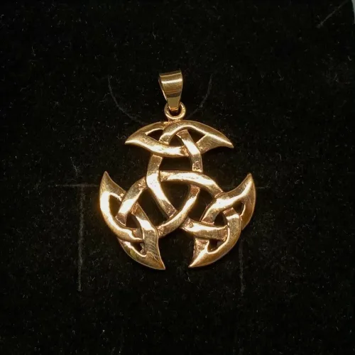 Vikinge vedhæng i bronze - Det kosmiske hjul stort, Vikinge vedhæng i bronze - Det kosmiske hjul mellem, Vikinge vedhæng i bronze - Det kosmiske hjul mellem, Vikingevedhæng i bronze - Det kosmiske hjul, evigheden, det magiske tal tre, vikingevedhæng, vikingesmykke, bronzesmykke, museums smykker, museumssmykker, kopismykker, vikinge kopi, smykkefund, oldtidsfund, nordens ældste by, ribe, vikingeby, nordiske guder, nordisk mytologi, aser, vikingeguder, asatro, thor, odin, freja, frej, thyr, mjølner, fenris, loke, udgård, asgård, midgård, frigg, hugin, munin