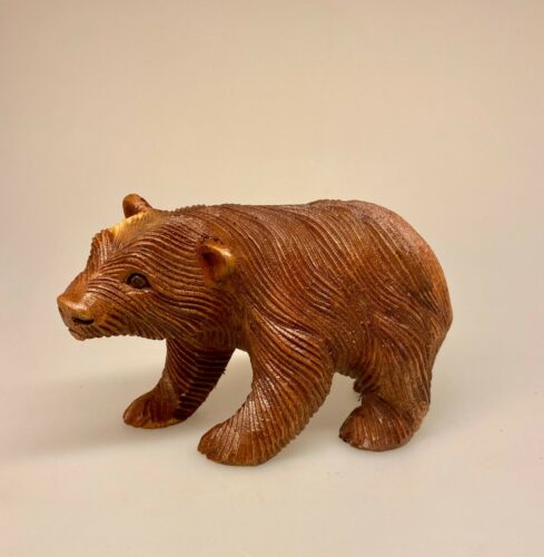 Bjørn - håndskåret træ - mellem, brun bjørn, ursus, bamsefar, bamsebjørn, bamsekram, træbamse, træbjørn, hip hurra for bamsefar, guldlok, bjørnetjeneste,