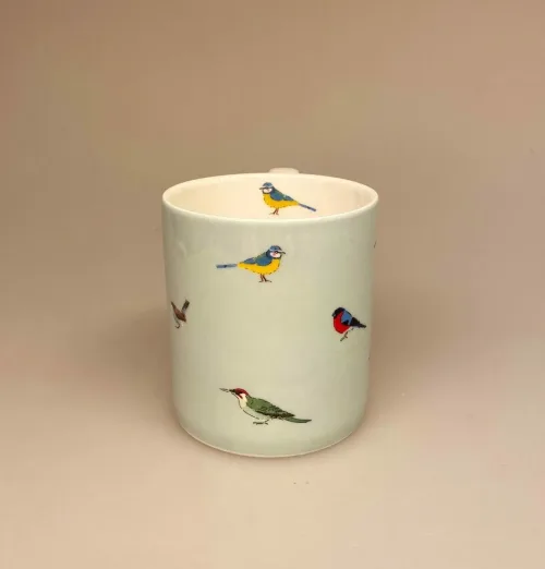 Krus - Ben Porcelæn - Fugle, fugle, kvidder, fuglesang, dompap, gærdesmutte, blåmejse, danske fugle, i farver, fauna, fuglekrus, krus, kop, porcelæn, kaffe, kaffekop, kaffekrus, te, tekop, tekrus, gave, gaveide, elsker, ornitolog, biti, sort sol, ribe, vadehavet, marsken