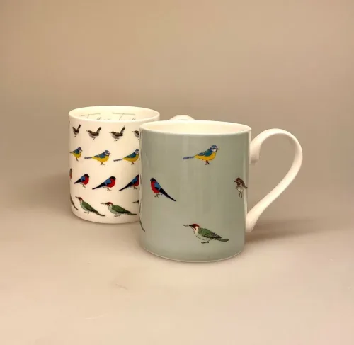 Krus - Ben Porcelæn - Fugle, fugle, kvidder, fuglesang, dompap, gærdesmutte, blåmejse, danske fugle, i farver, fauna, fuglekrus, krus, kop, porcelæn, kaffe, kaffekop, kaffekrus, te, tekop, tekrus, gave, gaveide, elsker, ornitolog, biti, sort sol, ribe, vadehavet, marsken