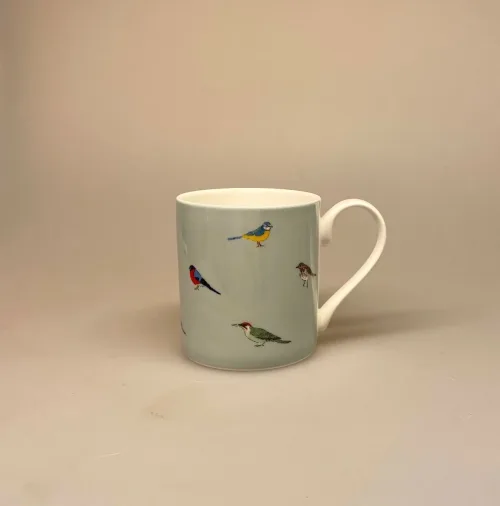 Krus - Ben Porcelæn - Fugle, fugle, kvidder, fuglesang, dompap, gærdesmutte, blåmejse, danske fugle, i farver, fauna, fuglekrus, krus, kop, porcelæn, kaffe, kaffekop, kaffekrus, te, tekop, tekrus, gave, gaveide, elsker, ornitolog, biti, sort sol, ribe, vadehavet, marsken