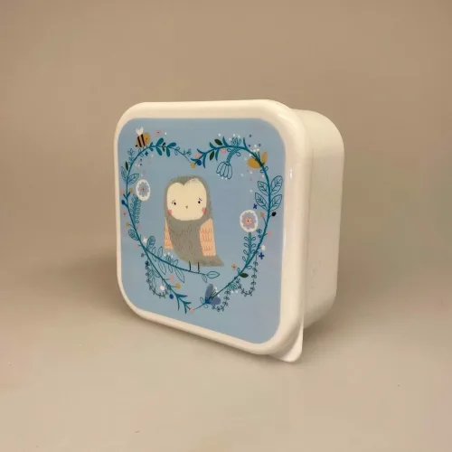 Madkasse - lille Firkantet - Lyseblå med Ugle, sass & Belle, ugle, uglemadkasse, snackboks, middagspause, gnavegrønt, mellemmåltid, arbejde, middagspause, job, skole, skolestart, børnehave, vuggestue, sød, fin, drenge, piger, børn, biti, ribe