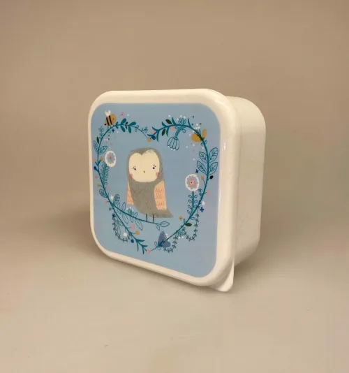 Madkasse - lille Firkantet - Lyseblå med Ugle, sass & Belle, ugle, uglemadkasse, snackboks, middagspause, gnavegrønt, mellemmåltid, arbejde, middagspause, job, skole, skolestart, børnehave, vuggestue, sød, fin, drenge, piger, børn, biti, ribe