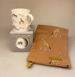 Krus - Ben Porcelæn - Vilde Dyr, Krus - Ben Porcelæn - Elefanter , Krus - Ben Porcelæn - Elefanter - elefantkrus -elefantkop - elefant - kop - krus - bæger, vilde dyr, savannen, afrika, safari, ting med elefanter, elefantting, savanne, safari, zebra, gnu, giraffer, næsehorn, vortesvin, timon, pumpa