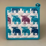 Grydelap - bomuld med tryk - Elge blå/lilla/turkis, ting med, elge, elsdyr, svensk, sverige, køkken, tekstiler, bagning, madlavning, praktisk, særlig, flot, sjov, gave, gaveide