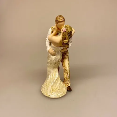 More Than Words Lille Kyssende Brudepar - Love and Cherish, Arora "More than words" - lille Kyssende brudepar - Love and cherish - bryllupskage - kagefigur - brudepar - bryllupskage - kransekagefigur - kærlighed