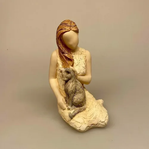 More Than Words - Siddende Pige med Kat - Affection, Arora "More than words" - Siddende pige med kat - Affection - Arora "More than words" - Siddende pige med kat "Affection" - kat - kattekilling - killing - kæledyr - mis - missekat