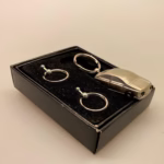 Nøglering Bil - cabriolet mat sølv med lys, LED, nøglering, bil, ny bil, kørekort, tillykke med, chauffør, gaveide, rally, til manden, der har alt, mandegave, gaver til mænd, studentergave, 18 år, fødselsdagsgave, biti, ribe, fin, flot, smart, elegant, laber, sportsvogn, køreglæde,