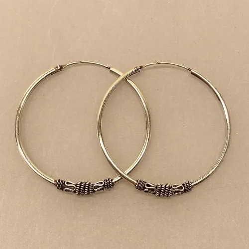 Ø 40 mm Creoler sølv med sol og oxyderet S-mønster, sø 098-1, Sølvøreringe, sølv smykker, ørenringe, øreringe, runde, ringe, hoops, creol, creoler, boho, boheme, chick, design, ægte sølv, sterling sølv, oxyderet, mønster, bevikling, snoning, pynt, street, cool, biti, ribe, sølv hoops,