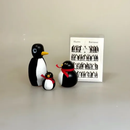 Pingvin - Håndlavet af Træ - Rund , Pingvin - Håndlavet af Træ - Høj, trædyr, fugl, sydpolen, arktis, pinguin, pingvin, træpingvin, figur, design, håndlavet, kunsthåndværk, brugskunst, personlig, gave, gaveide, symbolsk, biti, ribe