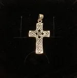 Sølvvedhæng Kors med keltisk flet - de 4 elementer, evigheden, tallet fire, sølvkors, kors, ægte, sterling, sølv, vedhæng, til kæde, halssmykker, vikinger, vikingesmykker, vikingekors, fund, kopi, museums, museumssmykker, kopismykker, udgravning, vikingefund, gamle, ribe, biti