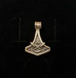 Vikingevedhæng i sølv- Thorshammer tosidet med runer, vikingesmykke, museums, kopi, museumssmykker, vikingevedhæng, thor, thors hammer, mjølner, sølvsmykke, sølv vedhæng, fund, kopi, original, runer, runeskrift, massiv, ægte, sterling, aser, asatro, nordisk, mytologi, saga, ribe, biti,