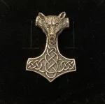 Vikingevedhæng i sølv - Thorshammer med Ulvehoved, ulv, ulve, fenris, fenrisulven, mjølner, thorshammer, stor flot, kvalitet, billig, ægte, original, sterling, sølv, vikingesmykker, museums, smykker, vedhæng, fund, gamle, guder, nordisk, mytologi, tro, vikingtiden, rollespil, ribe, bitii
