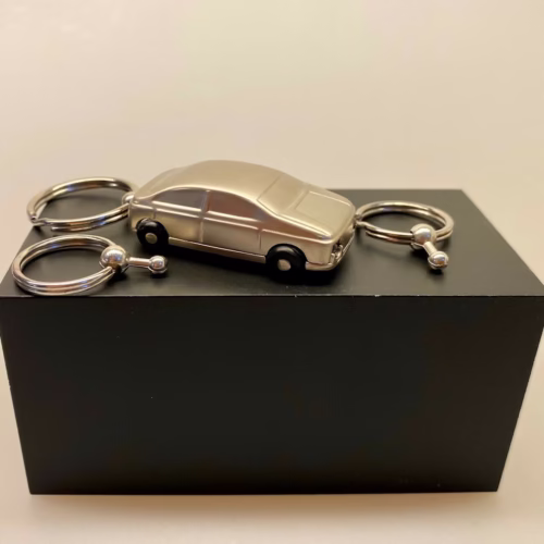 Nøglering Bil - cabriolet mat sølv med lys, LED, nøglering, bil, ny bil, kørekort, tillykke med, chauffør, gaveide, rally, til manden, der har alt, mandegave, gaver til mænd, studentergave, 18 år, fødselsdagsgave, biti, ribe, fin, flot, smart, elegant, laber, sportsvogn, køreglæde,