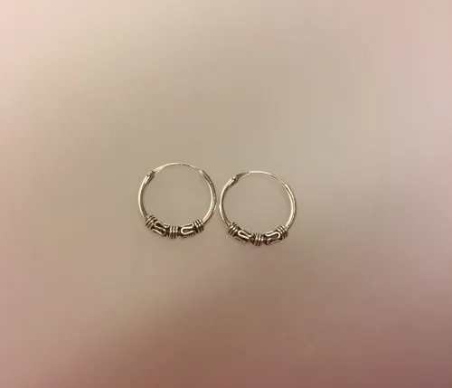 Creoler i sølv Ø 14 mm tynde med oxyderet S-mønster, creol, hoops, ægte, sølv, sterling, loops, øreringe, runde, ringe, ørenringe, billige, god, kvalitet, holdbare, flotte, mønster, små, flotte, cool, moderne, maanesten, smykker, pico, stine a