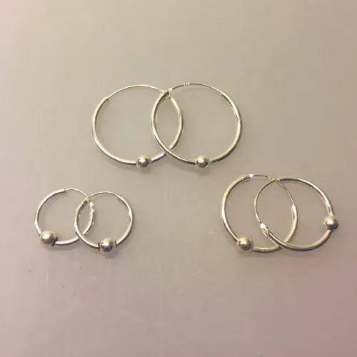 Creol øreringe i sølv - Creoler - hoops med kugle Ø25 mm - Creol øreringe i sølv - Creoler - hoops med kugle Ø20 mm