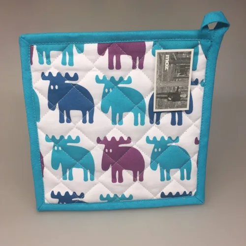 Grydelap - bomuld med tryk - Elge blå/lilla/turkis, ting med, elge, elsdyr, svensk, sverige, køkken, tekstiler, bagning, madlavning, praktisk, særlig, flot, sjov, gave, gaveide