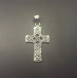 Sølvvedhæng Kors med keltisk flet - de 4 elementer, evigheden, tallet fire, sølvkors, kors, ægte, sterling, sølv, vedhæng, til kæde, halssmykker, vikinger, vikingesmykker, vikingekors, fund, kopi, museums, museumssmykker, kopismykker, udgravning, vikingefund, gamle, ribe, biti