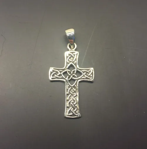Sølvvedhæng Kors med keltisk flet - de 4 elementer, evigheden, tallet fire, sølvkors, kors, ægte, sterling, sølv, vedhæng, til kæde, halssmykker, vikinger, vikingesmykker, vikingekors, fund, kopi, museums, museumssmykker, kopismykker, udgravning, vikingefund, gamle, ribe, biti