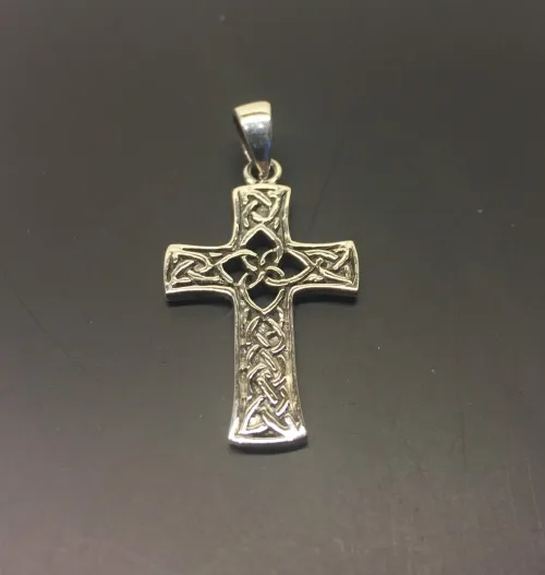 Vedhæng i sølv - Kors med keltisk flet - de 4 elementer