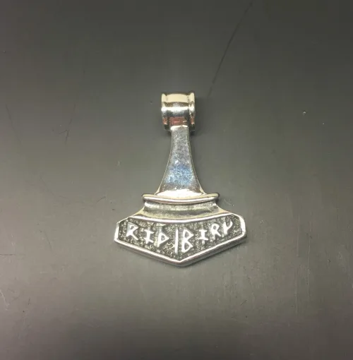 Vikingevedhæng i sølv- Thorshammer tosidet med runer