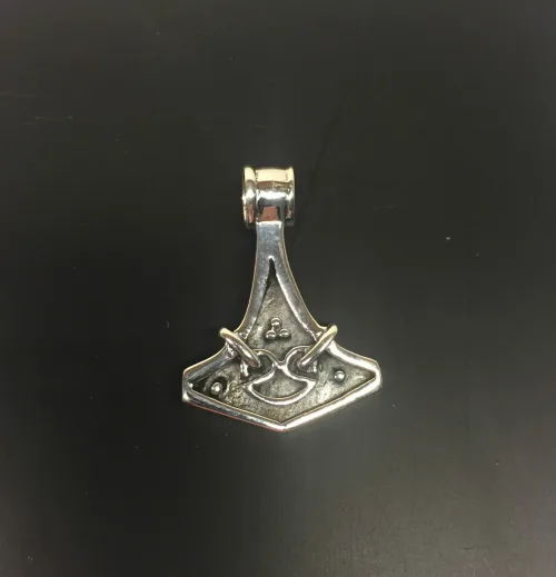 Vikingevedhæng i sølv- Thorshammer tosidet med runer