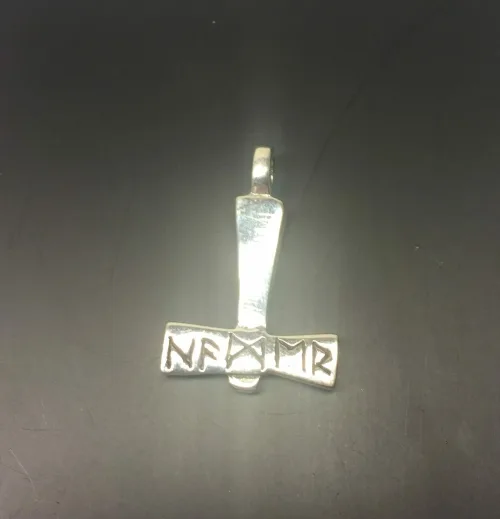 Vikingevedhæng i sølv- Thorshammer massiv med runer