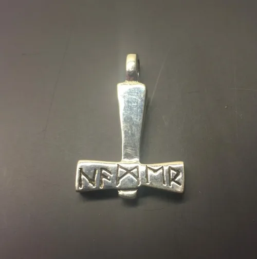 Vikingevedhæng i sølv- Thorshammer massiv med runer