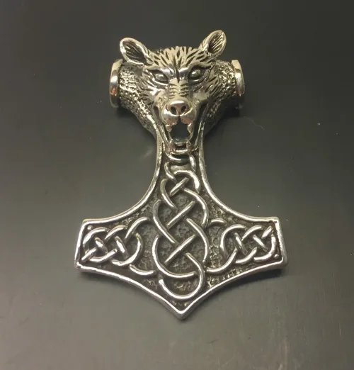 Vikingevedhæng i sølv - Thorshammer med Ulvehoved, ulv, ulve, fenris, fenrisulven, mjølner, thorshammer, stor flot, kvalitet, billig, ægte, original, sterling, sølv, vikingesmykker, museums, smykker, vedhæng, fund, gamle, guder, nordisk, mytologi, tro, vikingtiden, rollespil, ribe, bitii