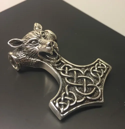 Vikingevedhæng i sølv - Thorshammer med Ulvehoved, ulv, ulve, fenris, fenrisulven, mjølner, thorshammer, stor flot, kvalitet, billig, ægte, original, sterling, sølv, vikingesmykker, museums, smykker, vedhæng, fund, gamle, guder, nordisk, mytologi, tro, vikingtiden, rollespil, ribe, bitii