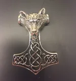 Vikingevedhæng i sølv - Thorshammer med Ulvehoved, ulv, ulve, fenris, fenrisulven, mjølner, thorshammer, stor flot, kvalitet, billig, ægte, original, sterling, sølv, vikingesmykker, museums, smykker, vedhæng, fund, gamle, guder, nordisk, mytologi, tro, vikingtiden, rollespil, ribe, bitii