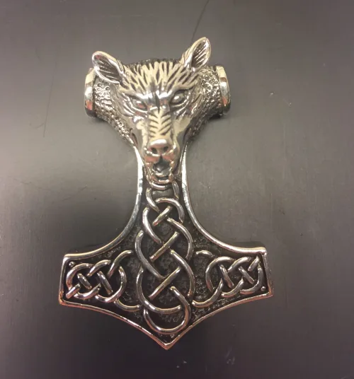 Vikingevedhæng i sølv - Thorshammer med Ulvehoved, ulv, ulve, fenris, fenrisulven, mjølner, thorshammer, stor flot, kvalitet, billig, ægte, original, sterling, sølv, vikingesmykker, museums, smykker, vedhæng, fund, gamle, guder, nordisk, mytologi, tro, vikingtiden, rollespil, ribe, bitii