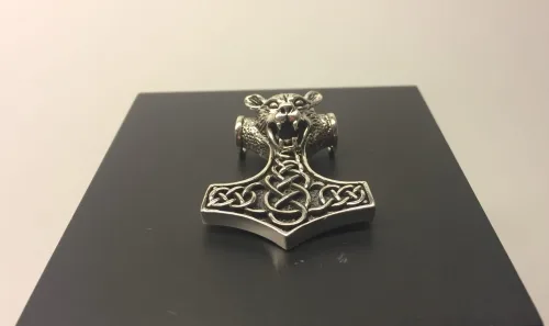 Vikingevedhæng i sølv - Thorshammer med Ulvehoved, ulv, ulve, fenris, fenrisulven, mjølner, thorshammer, stor flot, kvalitet, billig, ægte, original, sterling, sølv, vikingesmykker, museums, smykker, vedhæng, fund, gamle, guder, nordisk, mytologi, tro, vikingtiden, rollespil, ribe, bitii