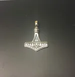 Vikingevedhæng i Sølv- Thorshammer Tosidet Massiv, enkel, massiv, to mønstre, mjølner, thor, gud, thorden, gave, gaveide, lille, flot, kvalitet, ægte, original, sterling, sølv, museumssmykker, kopi, smykke, barnedåb, dåbsgave, konfirmation, historiske, gamle, nordiske, guder, tro, mytologi, biti, ribe