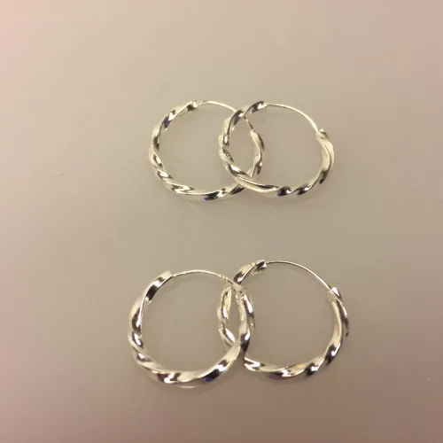 Creol øreringe i sølv Ø 20 mm - kraftige snoede, Creol øreringe i sølv Ø 18 mm - kraftige snoede, snoet, twistet, mønster, snoning, lys, blank, sølv, ægte, sterling sølv, hoops, runde, ringe, øreringe, ørenringe, små, tykke, kraftige, flotte, billige, kvalitet, maanesten, cool, specielle, sommer, moderne, stylede, stilede