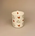 Krus - Ben Porcelæn - Egern, egernkrus, egernmotiv, skovens dyr, dansk, skov, kaffe, te, tekop, tekrus, kaffekrus, kaffekop, benporcelæn, flot, kvalitet, gaveide, gave, lækkert, smukt, naturens, dyr, biti, ribe, vadehavet, nationalpark, sophie allport,