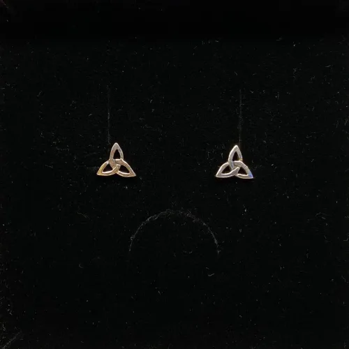 Vikingeøreringe Sølv Ørestikkere - Spids Triskele, magisk, det magiske tal tre, treenigheden, evigheden, symbol, symbolks, keltisk, vikinger, vikingetiden, keltisk flet, keltiske smykker, vikingesmykker, sølv smykker, ørestikkere, sølvørestikkere, museums smykker, museums smykker, historiske smykker, fund, vikingefund, kopi smykker, nordiske, guder, aser, asatro, amuletter, ægte, nikkelfri, Biti, Ribe,