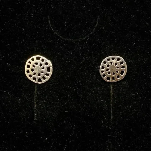 Vikingeøreringe i sølv - ørestikkere Helleristning, ørestikkere, øreringe, studs, vikingesmykker, vikingeøreringe, sølv, sterling sølv, runde, gennembrudte, biti, aser, vikingefund, museumssmykker, museums, biti, ribe,