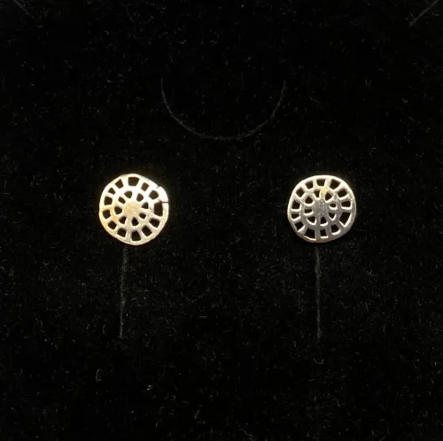 Vikingeøreringe i sølv - ørestikkere Helleristning, ørestikkere, øreringe, studs, vikingesmykker, vikingeøreringe, sølv, sterling sølv, runde, gennembrudte, biti, aser, vikingefund, museumssmykker, museums, biti, ribe,