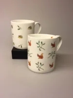 Krus - Ben Porcelæn - Egern, egernkrus, egernmotiv, skovens dyr, dansk, skov, kaffe, te, tekop, tekrus, kaffekrus, kaffekop, benporcelæn, flot, kvalitet, gaveide, gave, lækkert, smukt, naturens, dyr, biti, ribe, vadehavet, nationalpark, sophie allport,