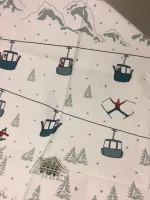 Viskestykke Bomuld med tryk - Skiløbere lift og hytter, Viskestykke Bomuld med tryk - Skiløbere, lift og hytter - Viskestykke Bomuld med tryk - ski, Viskestykke Bomuld med tryk - skiløbere, vinter, vinterlandskab, sne, snevejr, skisport, skiferie, skiløb, alpin, alpint, vinterferie, stemning, østrig, schweiz, juleferie, winterwonderland, stå på ski, julegave, juleferie, norge, fjellet, hytter, snehytte, jul i sneen, biti, ribe, glühwein, jagatee, jægerte, allport