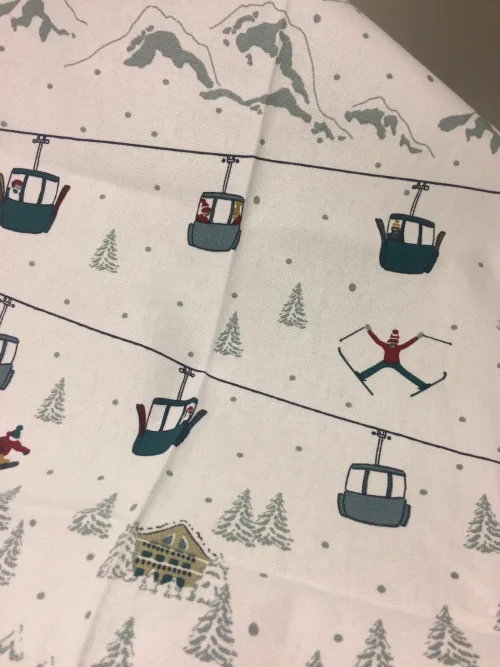 Viskestykke Bomuld med tryk - Skiløbere lift og hytter, Viskestykke Bomuld med tryk - Skiløbere, lift og hytter - Viskestykke Bomuld med tryk - ski, Viskestykke Bomuld med tryk - skiløbere, vinter, vinterlandskab, sne, snevejr, skisport, skiferie, skiløb, alpin, alpint, vinterferie, stemning, østrig, schweiz, juleferie, winterwonderland, stå på ski, julegave, juleferie, norge, fjellet, hytter, snehytte, jul i sneen, biti, ribe, glühwein, jagatee, jægerte, allport