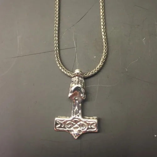 Vikingevedhæng i sølv - Lille thorshammer med fenrisulv